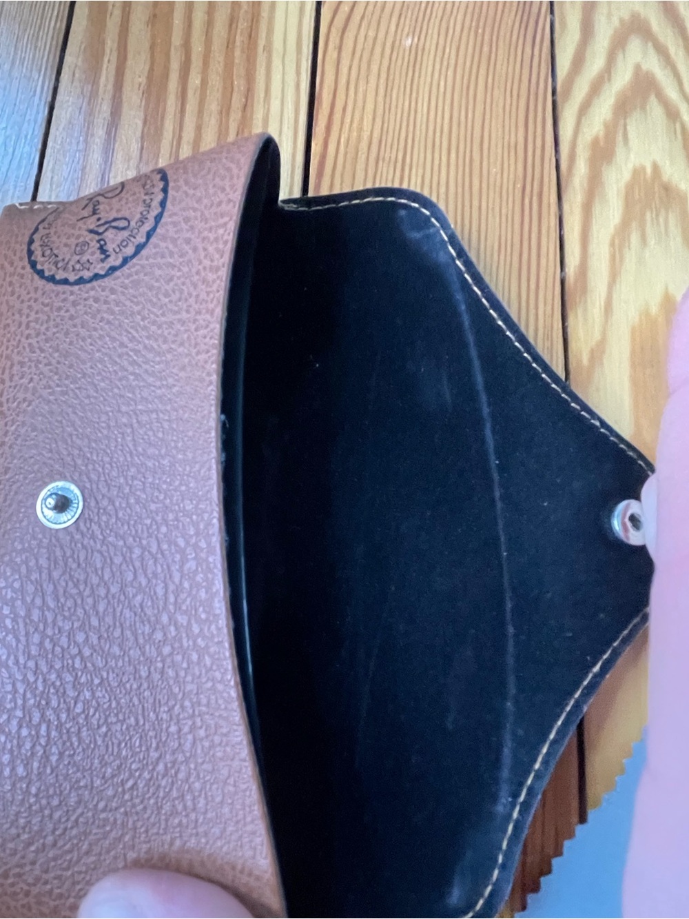 Ray-Ban Brown Leather Sunglasses Case with Cleaning Cloth - Picture 4 of 4